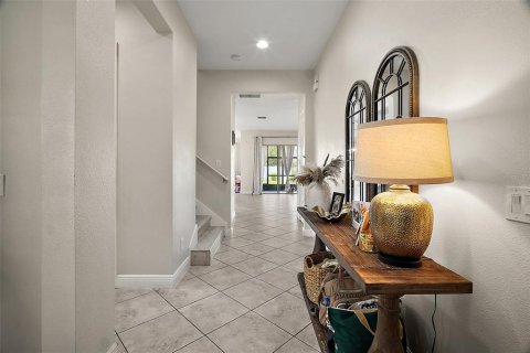 House in Davenport, Florida 5 bedrooms, 280.29 sq.m. № 2098091 - photo 5