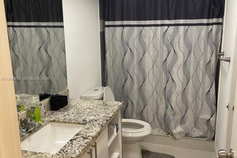 Снять в аренду квартиру в Уэстон, Флорида 2 спальни, 102.75м2, № 2058403 - фото 6