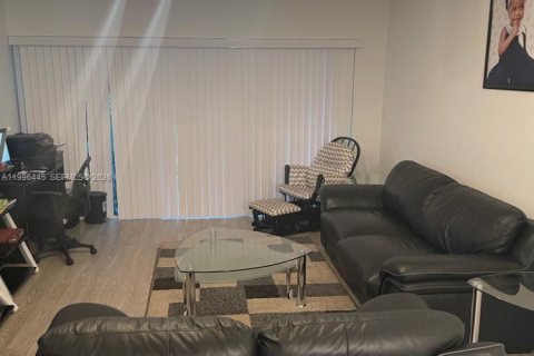 Снять в аренду квартиру в Уэстон, Флорида 2 спальни, 102.75м2, № 2058403 - фото 13