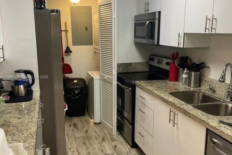 Снять в аренду квартиру в Уэстон, Флорида 2 спальни, 102.75м2, № 2058403 - фото 2