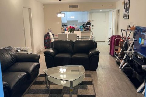 Снять в аренду квартиру в Уэстон, Флорида 2 спальни, 102.75м2, № 2058403 - фото 9