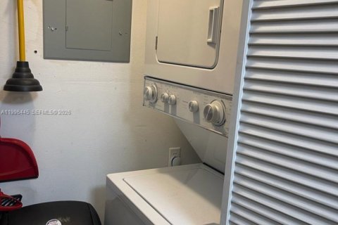 Снять в аренду квартиру в Уэстон, Флорида 2 спальни, 102.75м2, № 2058403 - фото 3