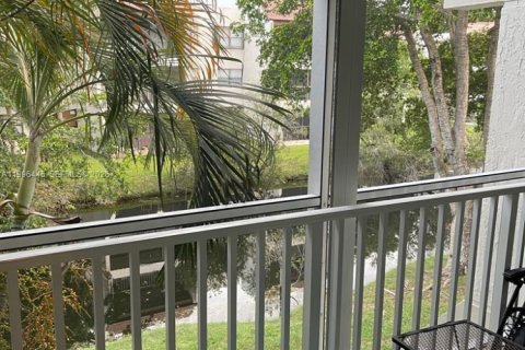 Снять в аренду квартиру в Уэстон, Флорида 2 спальни, 102.75м2, № 2058403 - фото 10