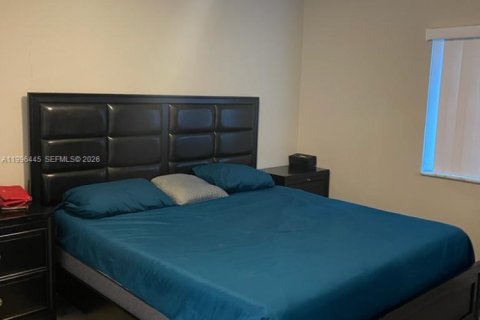 Снять в аренду квартиру в Уэстон, Флорида 2 спальни, 102.75м2, № 2058403 - фото 7