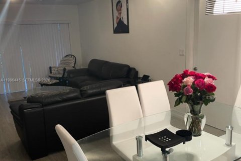 Снять в аренду квартиру в Уэстон, Флорида 2 спальни, 102.75м2, № 2058403 - фото 14