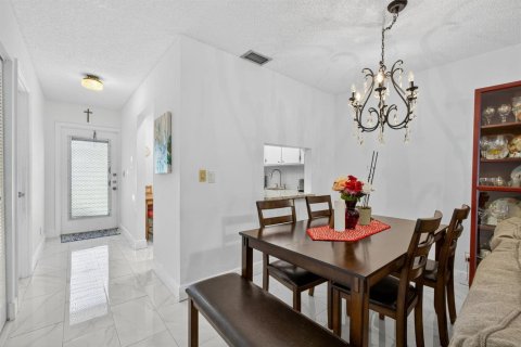 Condo in West Palm Beach, Florida, 2 bedrooms № 2250338 - photo 9