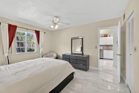Condo in West Palm Beach, Florida, 2 bedrooms № 2250338 - photo 13
