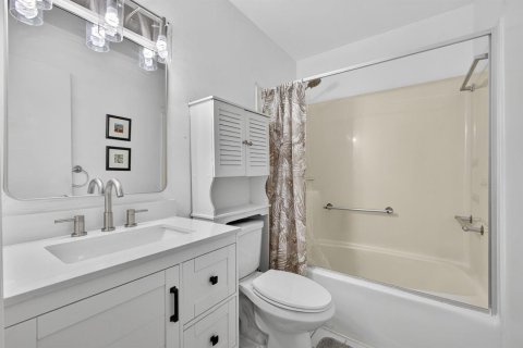Condo in West Palm Beach, Florida, 2 bedrooms № 2250338 - photo 15