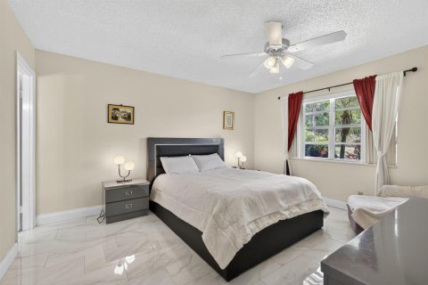 Condo in West Palm Beach, Florida, 2 bedrooms № 2250338 - photo 11
