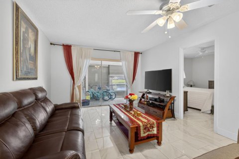 Condo in West Palm Beach, Florida, 2 bedrooms № 2250338 - photo 10