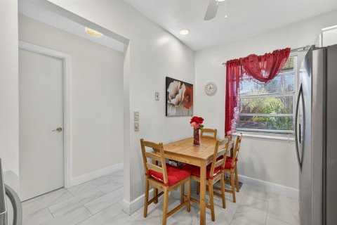 Condo in West Palm Beach, Florida, 2 bedrooms № 2250338 - photo 7