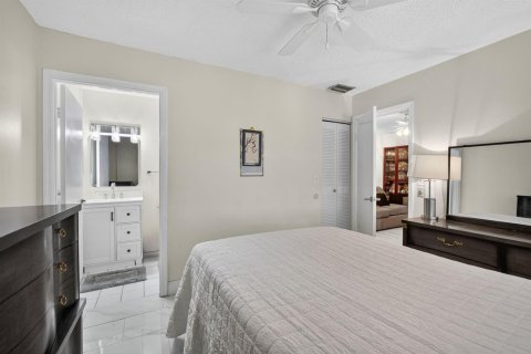 Condo in West Palm Beach, Florida, 2 bedrooms № 2250338 - photo 18