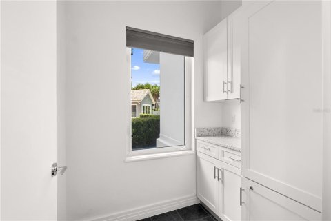 House in Orlando, Florida 5 bedrooms, 598.57 sq.m. № 1790022 - photo 27