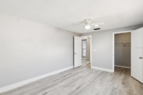 House in Port Richey, Florida 3 bedrooms, 123.37 sq.m. № 1919166 - photo 25