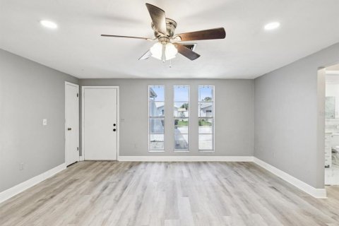 House in Port Richey, Florida 3 bedrooms, 123.37 sq.m. № 1919166 - photo 12