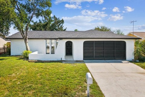 House in Port Richey, Florida 3 bedrooms, 123.37 sq.m. № 1919166 - photo 1