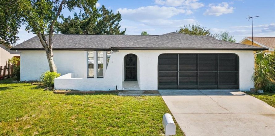 House in Port Richey, Florida 3 bedrooms, 123.37 sq.m. № 1919166