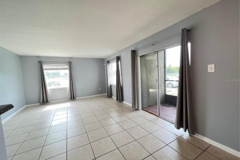Copropriété à louer à Orlando, Floride: 2 chambres, 78.97 m2 № 2399300 - photo 2