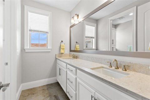 House in Orlando, Florida 5 bedrooms, 430.69 sq.m. № 2147472 - photo 30