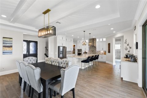 House in Orlando, Florida 5 bedrooms, 430.69 sq.m. № 2147472 - photo 8