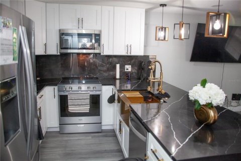 Casa en venta en Tampa, Florida, 3 dormitorios, 92.72 m2 № 1880896 - foto 6