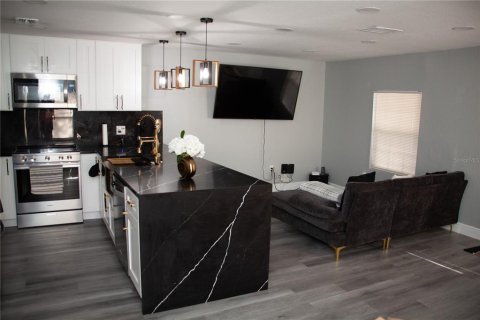 Casa en venta en Tampa, Florida, 3 dormitorios, 92.72 m2 № 1880896 - foto 9