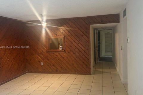 Appartement à louer à North Miami, Floride: 2 chambres, 97.18 m2 № 1988682 - photo 2