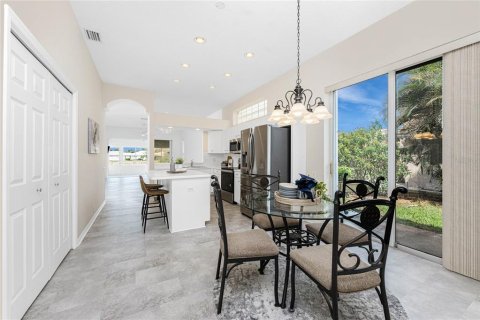 House in Englewood, Florida 3 bedrooms, 176.79 sq.m. № 1910979 - photo 20