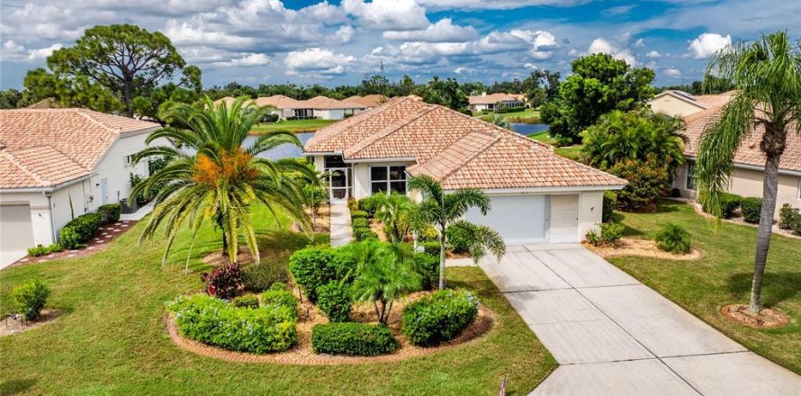 House in Englewood, Florida 3 bedrooms, 176.79 sq.m. № 1910979