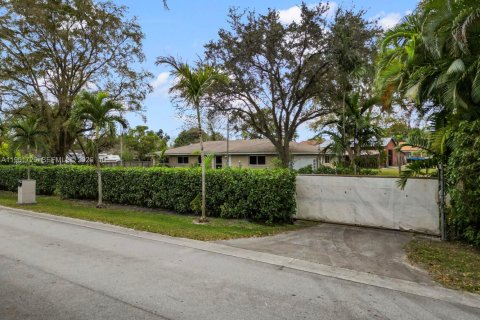 Villa ou maison à vendre à Miami, Floride: 4 chambres, 271.46 m2 № 2007658 - photo 14