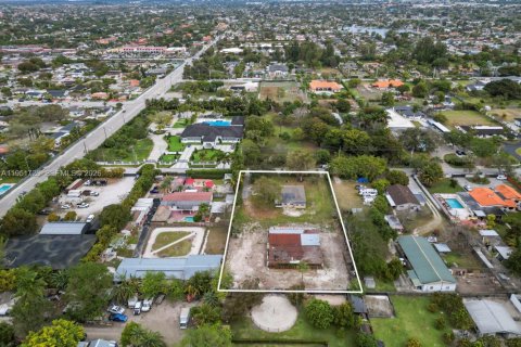 Villa ou maison à vendre à Miami, Floride: 4 chambres, 271.46 m2 № 2007658 - photo 6