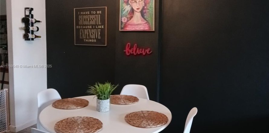 Condo à Hollywood, Floride, 1 chambre  № 1958792