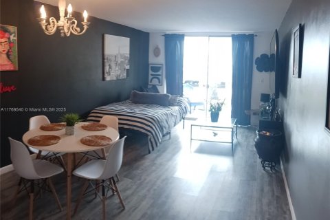 Copropriété à vendre à Hollywood, Floride: 1 chambre, 68.75 m2 № 1958792 - photo 2