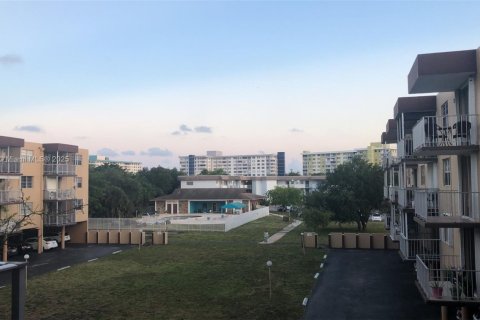 Copropriété à vendre à Hollywood, Floride: 1 chambre, 68.75 m2 № 1958792 - photo 14