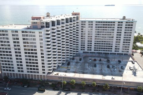 Condo in Miami Beach, Florida, 1 bedroom  № 1940430 - photo 16