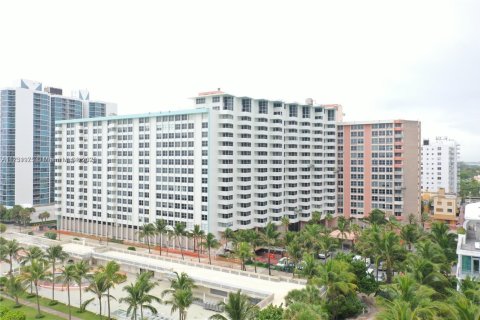 Condo in Miami Beach, Florida, 1 bedroom  № 1940430 - photo 3