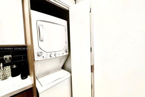 Copropriété à vendre à Miami, Floride: 1 chambre, 70.33 m2 № 2001264 - photo 17
