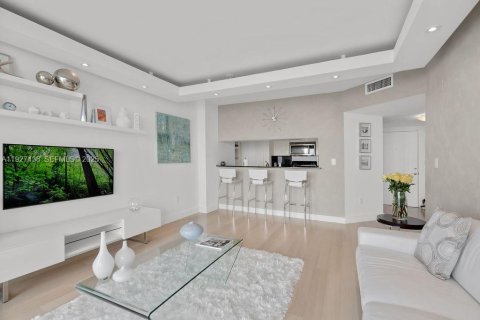 Condominio en venta en North Bay Village, Florida, 1 dormitorio, 70.14 m2 № 1986293 - foto 4