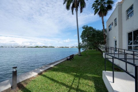 Condominio en venta en North Bay Village, Florida, 1 dormitorio, 70.14 m2 № 1986293 - foto 13