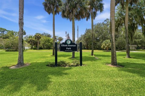 House in Sanford, Florida 4 bedrooms, 218.51 sq.m. № 2258348 - photo 5