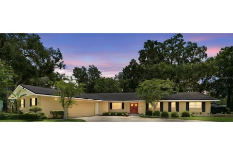 House in Sanford, Florida 4 bedrooms, 218.51 sq.m. № 2258348 - photo 4