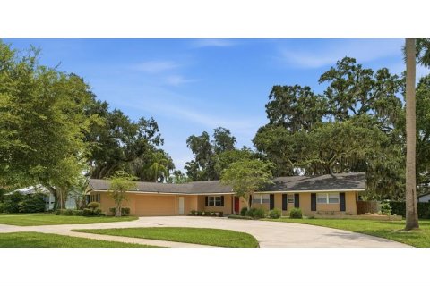 House in Sanford, Florida 4 bedrooms, 218.51 sq.m. № 2258348 - photo 2