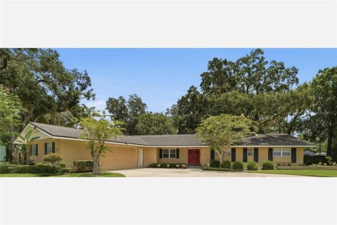 House in Sanford, Florida 4 bedrooms, 218.51 sq.m. № 2258348