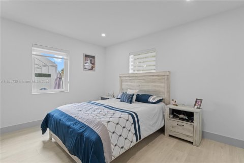 Casa en venta en Miami, Florida, 4 dormitorios, 142.79 m2 № 1951359 - foto 27
