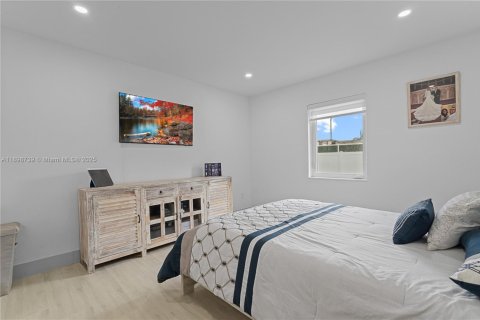 Casa en venta en Miami, Florida, 4 dormitorios, 142.79 m2 № 1951359 - foto 28