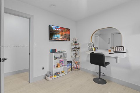 Casa en venta en Miami, Florida, 4 dormitorios, 142.79 m2 № 1951359 - foto 19