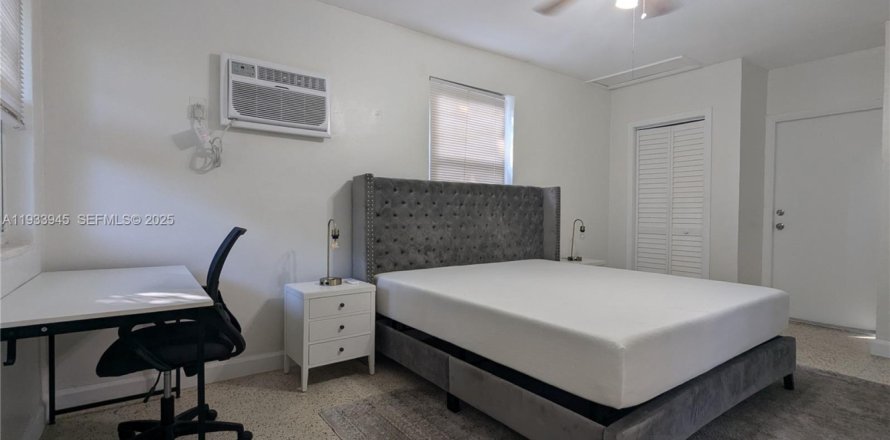 Студия в Майами, Флорида № 1992214