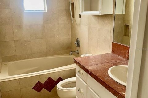 Casa en venta en Apopka, Florida, 6 dormitorios, 389.82 m2 № 1803111 - foto 28