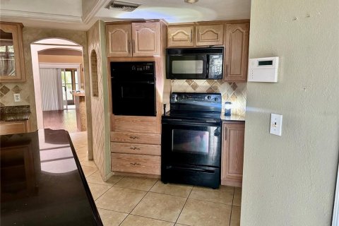 Casa en venta en Apopka, Florida, 6 dormitorios, 389.82 m2 № 1803111 - foto 16