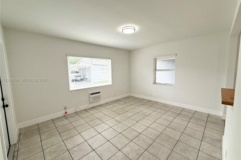 Casa en alquiler en Hollywood, Florida, 1 dormitorio № 2085480 - foto 13
